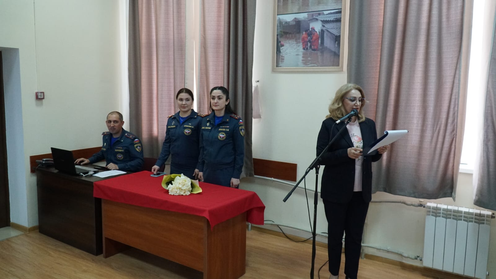 В МЧС Дагестана отметили День гражданской обороны и наградили лучших сотрудников